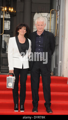 London, UK, UK. 8th Aug, 2013. Emma Freud and Richard Curtis arrive for the World Premiere of 'About Time' at Somerset House. © Ferdaus Shamim/ZUMA Wire/ZUMAPRESS.com/Alamy Live News Stock Photo