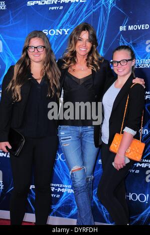 Kelly bensimon and daughters hi res stock photography and images