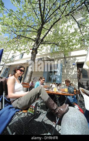 Guests sit in the sun in front of a restaurant in Munich, 2011 Stock Photo