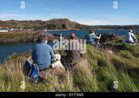 Spectators watch the World Stone Skimming Championship.Easdale, Scotland, UK. 29 Sept 2013. Stock Photo