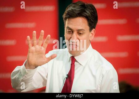 Wishaw, Lanarkshire, Scotland, UK. 25th April, 2014. Opposition leader, Ed Milliband, speaks at the ISA Money Centre in Wishaw, Lanarkshire. He was in Scotland as part of a 2 day trip with the Shadow Cabinet. Friday, 25th April 2014. Wullie Marr/ALAMY NEWS