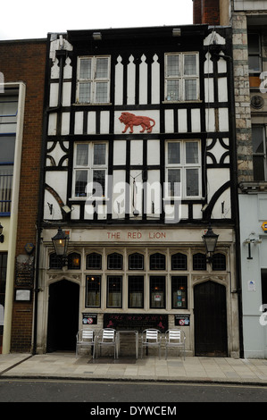 The Red Lion Pub in Southampton, UK Stock Photo
