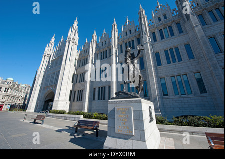 Statue of king Robert the Bruce outside the Marshall Collage Aberdeen.  SCO 9061. Stock Photo