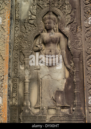 Bas-relief carving of Apsara in sandstone at Phnom Bakheng, Siem Reap, Cambodia Stock Photo