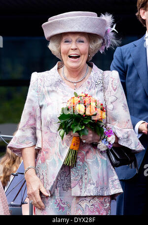 De Rijp, The Netherlands . 26th Apr, 2014. Dutch Princess Beatrix attends the King's Day (Koningsdag) celebrations in De Rijp, 26 April 2014. The Dutch Royal family celebrates the birthday of the King on 27 April at King' s Day.  Credit:  dpa picture alliance/Alamy Live News Stock Photo