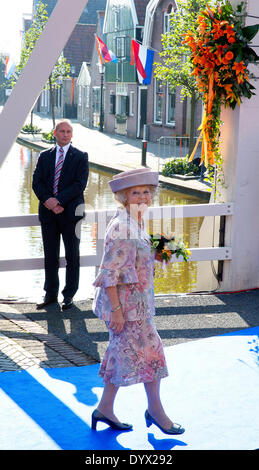 De Rijp, The Netherlands . 26th Apr, 2014. Dutch Princess Beatrix attends the King's Day (Koningsdag) celebrations in De Rijp, 26 April 2014. The Dutch Royal family celebrates the birthday of the King on 27 April at King' s Day.  Credit:  dpa picture alliance/Alamy Live News Stock Photo