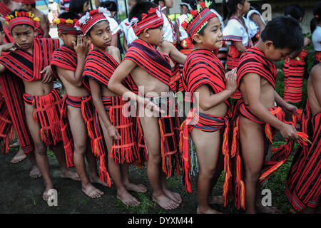 Banaue, Philippines. 27th Apr, 2014. Ifugao children take part during the Imbayah festival in Banaue town, Ifugao province, northern Philippines, April 27, 2014. The Imbayah festival is a celebration of Ifugao culture and thanksgiving, a gathering of the many tribes that make up the population of the Ifugao Rice Terraces, a UNESCO World Heritage site.Photo: Ezra Acayan/NurPhoto Credit:  Ezra Acayan/NurPhoto/ZUMAPRESS.com/Alamy Live News Stock Photo