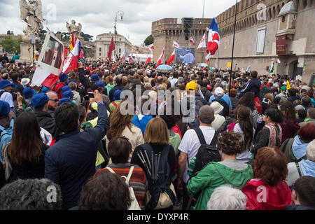 Vatican City, Rome, Italy. 27th Apr, 2014. Pilgrims and curious invading Rome. Stock Photo