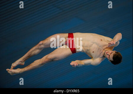 London, UK. 27th Apr, 2014. Oleksandr Bondar of Ukraine (UKR) dives in the Mens 10m Platform Semifinals during day three of the FINA/NVC Diving World Series 2014 at the London Aquatics Centre. Credit:  Action Plus Sports/Alamy Live News Stock Photo