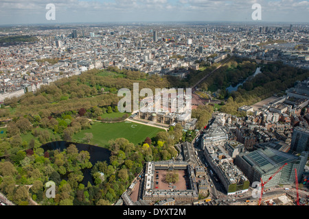 Central London from the air, looking north east.  Spring time, Buckingham Palace gardens in full leaf. Stock Photo