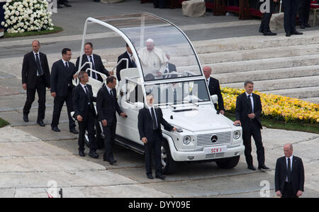 St Peter's Square, Vatican City. 27th Apr, 2014. Pope Francis waves to believers as he leaves the Canonization Service at St. Peter's Square in the Vatican, 27 April 2014. Around one million pilgrims and tourists attend the canonization of Pope John XXIII and Pope John Paul II by Pope Francis. Photo: Michael Kappeler/dpa/Alamy Live News Stock Photo