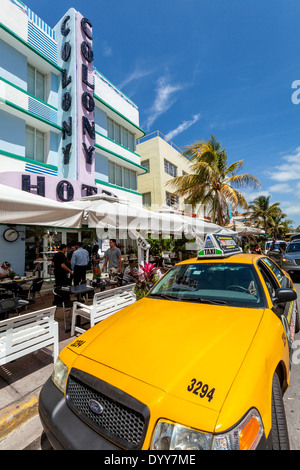 The Colony Hotel and Yellow Miami Taxi, South Beach, Miami, Florida, USA Stock Photo