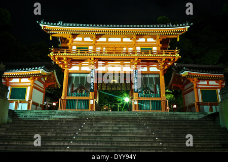 Main gate of the Yasaka shrine at night, Kyoto. Japan Stock Photo - Alamy