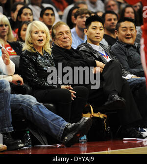 Los Angeles, CA, USA. 27th Apr, 2014. January 31, 2010: Clippers Owner Donald Sterling and wife Rochelle ''Shelly'' Stein watch as the The Los Angeles Clippers host the Milwaukee Bucks at the Staples Center in Los Angeles CA © csm/Alamy Live News Stock Photo