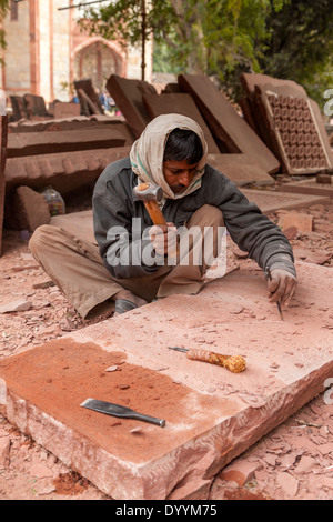 New Delhi, India. Stonemason Working on Red Sandstone, Humayun's Tomb, Delhi's first Mughal Mausoleum. Stock Photo