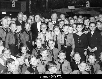 Franz von Papen and Franz Seldte with boys of the German Youth, 1933 Stock Photo