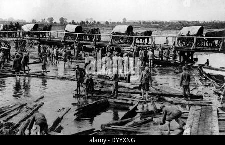 German soldiers crossing river WWI Stock Photo - Alamy