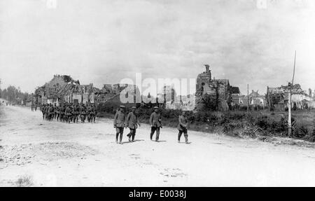 German soldiers returning from the front near Ypern, 1915 Stock Photo
