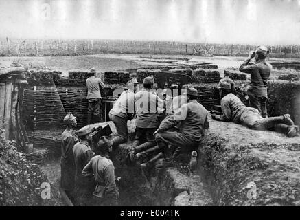 Austro-Hungarian soldiers at a machine gun, 1916 Stock Photo