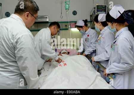 (140428) -- MINHOU, April 28, 2014 (Xinhua) -- A girl injured in a car incident receives treatment in a hospital in Fuzhou, capital of southeast China's Fujian Province, April 28, 2014. Six people were killed when a car hit a group of pedestrians in Fuzhou's Minhou County on Monday, local police said. And 13 others were injured. The victims were mostly from a nearby primary school and family members who had come to pick them up for lunch. The vehicle plowed into crowd before colliding with other cars for some two kilometers, before finally being stopped by police. The driver stayed inside the Stock Photo