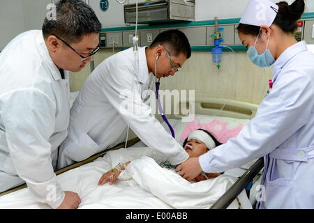 (140428) -- MINHOU, April 28, 2014 (Xinhua) -- A girl injured in a car incident receives treatment in a hospital in Fuzhou, capital of southeast China's Fujian Province, April 28, 2014. Six people were killed when a car hit a group of pedestrians in Fuzhou's Minhou County on Monday, local police said. And 13 others were injured. The victims were mostly from a nearby primary school and  family members who had come to pick them up for lunch. The vehicle plowed into crowd before colliding with other cars for some two kilometers, before finally being stopped by police. The driver stayed inside the Stock Photo