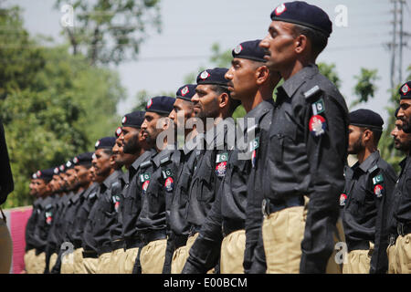 Lahore, Pakistan. 28th Apr, 2014. Pakistani (Punjab) Police commandos ...