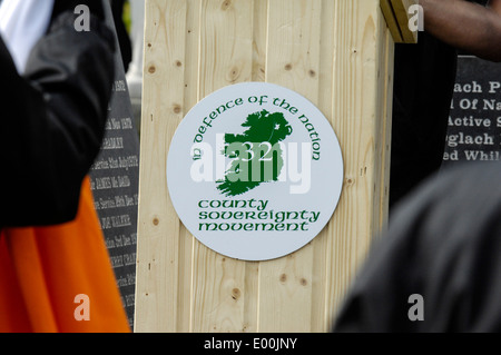 32 County Sovereignty Movement (32CSM) emblem on podium at 1916 Easter Rising commemoration in Derry, Londonderry City Cemetery. Stock Photo