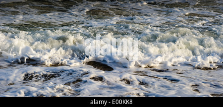 Atlantic waves pound the beach at Dalbeg (Dhailbeag), Isle of Lewis, Outer Hebrides, Scotland Stock Photo