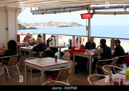 Diners on the terrace at the Porthminster Cafe in St Ives, Cornwall Stock Photo
