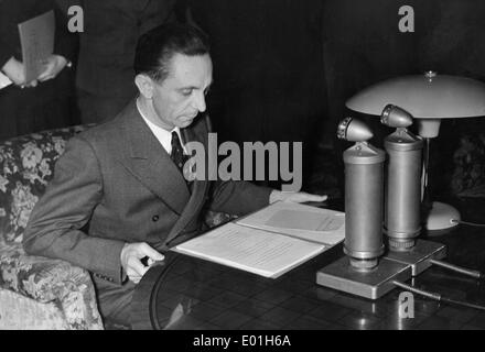 Joseph Goebbels reads proclamation of the Fuehrer for the Radio, 1941 Stock Photo