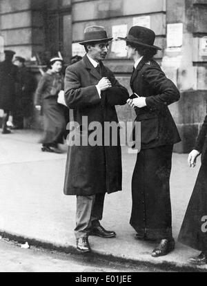 Female police officer at work in London, 1914 Stock Photo