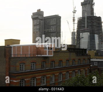 Skyroom seen in front of the Shard being built Stock Photo