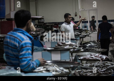 Bahrain. 28th Apr, 2014. Pictures showing an old market for fish, vegetables and fruits in the capital Manama, Bahrain constituted of 33 islands in the Persian Gulf on April 28, 2014. (Photo by Ahmed AlFardan/NurPhoto) © Ahmed Alfardan/NurPhoto/ZUMAPRESS.com/Alamy Live News Stock Photo