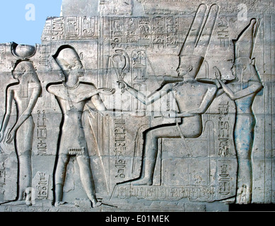 Ramesseum : the funeral temple of pharaoh Ramses II the Great(1303-1213 b.C. XIX dyn.). The king worship  Amon-Ra and Mut. Stock Photo