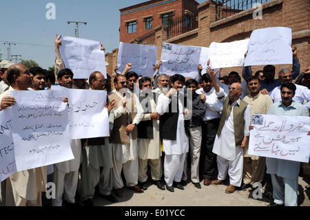 Members of Khyber Union of Journalists chant slogans against terrorist attack on senior journalist Hamid Mir during protest demonstration at Peshawar press club on Tuesday, April 29, 2014. Stock Photo