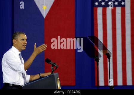 Manila, Philippines. 29th Apr, 2014. MANILA, PHILIPPINES-APRIL 29: US President Barack Obama speaks to Filipino and American troops at Fort Bonifacio in Manila. Obama said a new military pact signed with the Philippines on Monday granting a larger presence for US forces would bolster the country's security as he pledged 'ironclad' military support for the Philippines. © Pacific Press/NurPhoto/ZUMAPRESS.com/Alamy Live News Stock Photo