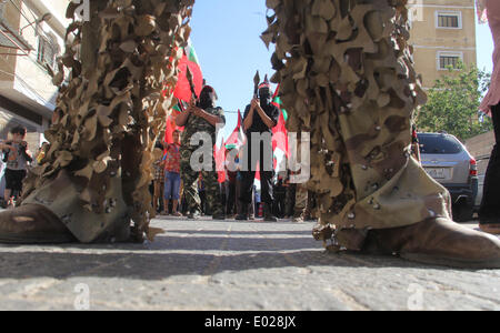 Gaza. 29th Apr, 2014. Palestinian militants from the Popular Front for the Liberation of Palestine (PFLP) take part in a military parade in the southern Gaza Strip City of Khan Yunis on April 29, 2014. Credit:  Khaled Omar/Xinhua/Alamy Live News Stock Photo