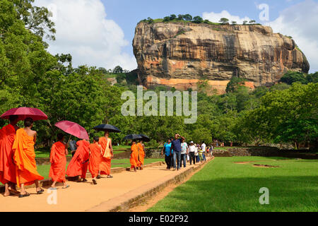 Buddhist monks on their way to the Lion Rock, Sigiriya, UNESCO World Heritage Site, Sigiriya, Central Province, Sri Lanka Stock Photo