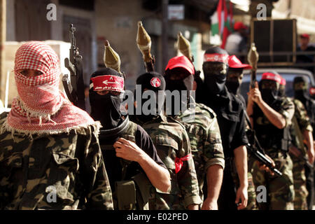 Gaza Strip, Palestine. 29th Apr, 2014. Palestinian militants from the Popular Front for the Liberation of Palestine (PFLP) stage a parade in Khan Yunis in the southern Gaza Strip on April 29, 2014. Photo by Abed Deb /Pacific Press Credit:  PACIFIC PRESS/Alamy Live News Stock Photo