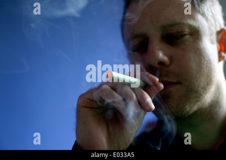 Man smoking a Puritane disposable e-cigarette, London MODEL RELEASED Stock Photo