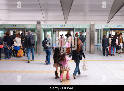 People boarding New Transit Yurikamome fully automated train at Shimbashi station, Tokyo, Japan. Stock Photo