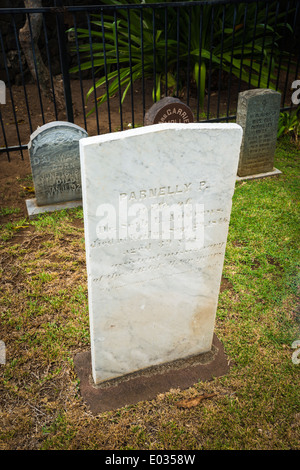 Graves in the cemetery at Moku'aikaua Church (first church in Hawaii), Kailua-Kona, Hawaii USA Stock Photo