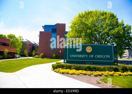 Eugene, OR, USA - April 29, 2014: University of Oregon campus entrance sign next to a walkway at the school. Stock Photo