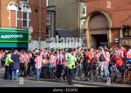 Clapham Junction, London, UK, 30 April 2014, Atletico  Madrid fans warm up at The Grand with a beer and song before their team plays Chelsea in the Super Cup. Altetico won 4-1 knocking Chelsea out of the tournament. Credit:  JOHNNY ARMSTEAD/Alamy Live News Stock Photo