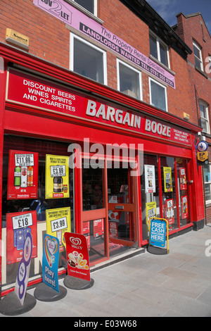 Bargain Booze shop on the high street in Leek Staffs UK Stock Photo