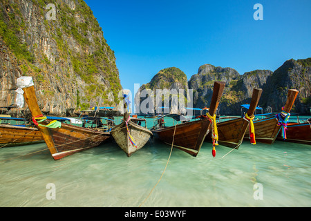 Longtail boats in Maya Bay, Koh Phi Phi Leh, Krabi, Thailand Stock Photo