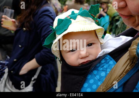 Deptford, London, UK. 1st May 2014. Fowlers troop and the Deptford Jack carry out traditional Mayday celebrations in South London. The custom is thought to have originated with chimney sweeps. Credit:  Rachel Megawhat/Alamy Live News Stock Photo