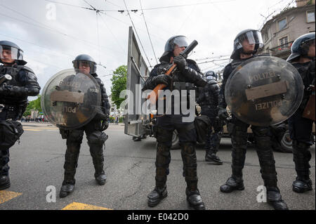 Zurich, Switzerland. 1st May, 2014. Armed police forces prepare to assault an illegal May Day protest rally at Zurich's Helvetiaplatz. The rally disbanded after police squads sealed the place for one hour. Credit:  Erik Tham/Alamy Live News Stock Photo