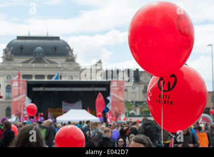 Zurich, Switzerland. 1st May, 2014. 14000 people gather peacefully for the official May Day protest rally on Zurich's Saechselaeutenlatz. Credit:  Erik Tham/Alamy Live News Stock Photo
