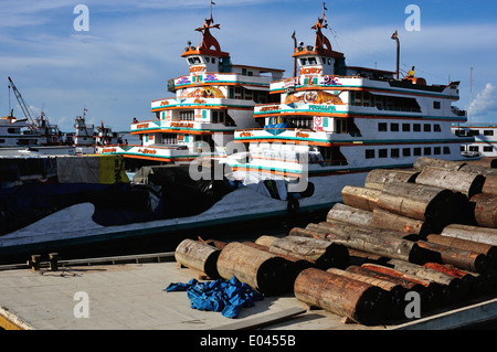 Wood transport - Port of Punchana in IQUITOS . Department of Loreto .PERU Stock Photo